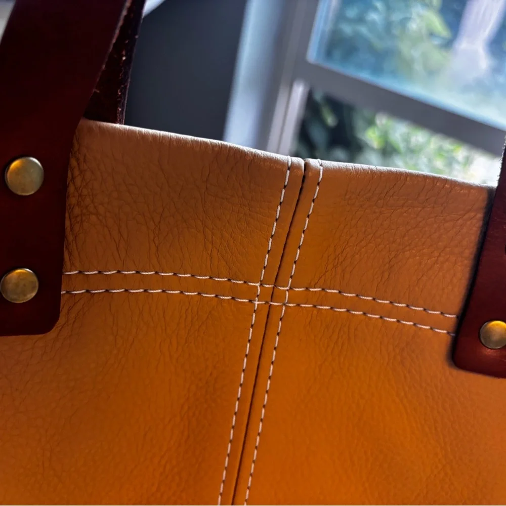 Parker Thatch Medium Mimi in leather (Butterscotch color) - Picture 9 of 17